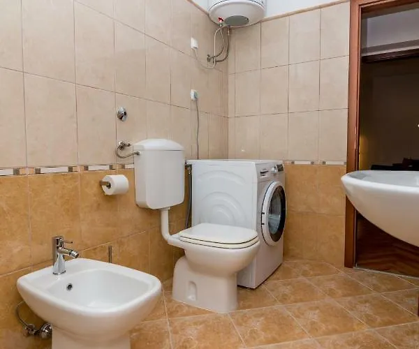 Catania Апартаменты Мали-Лошинь